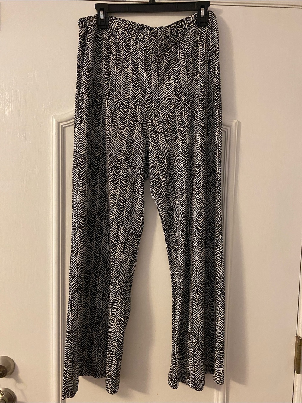 Black & White Chevron Wide-Leg Pants